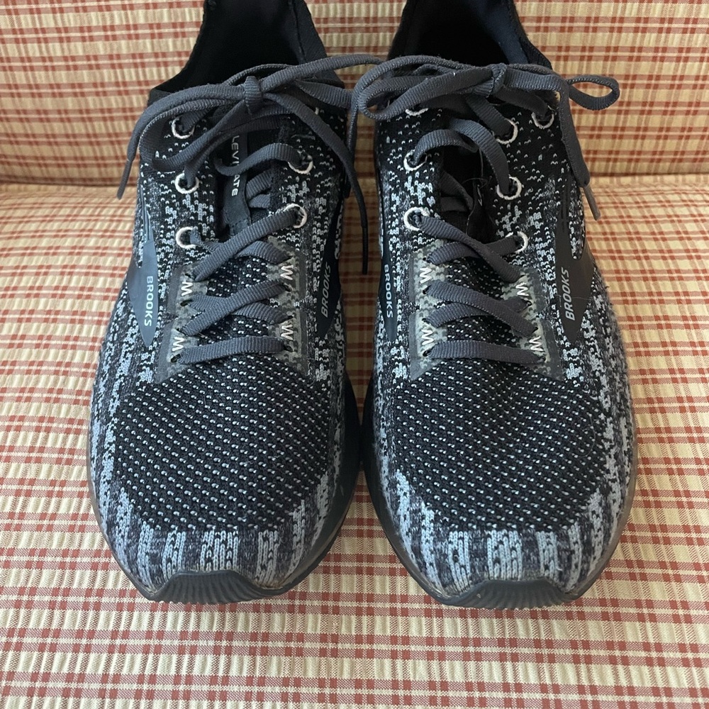 Brooks Levitate Black Women’s 10